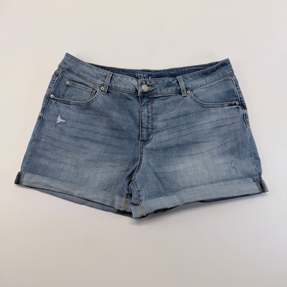 Time and Tru Womens Size 6 Mid-Rise Light Wash Distressed Cuffed Denim Shorts